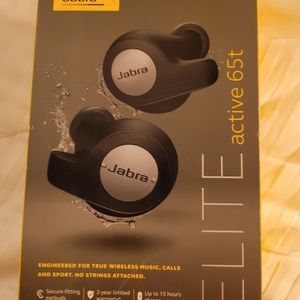 True wireless earbuds